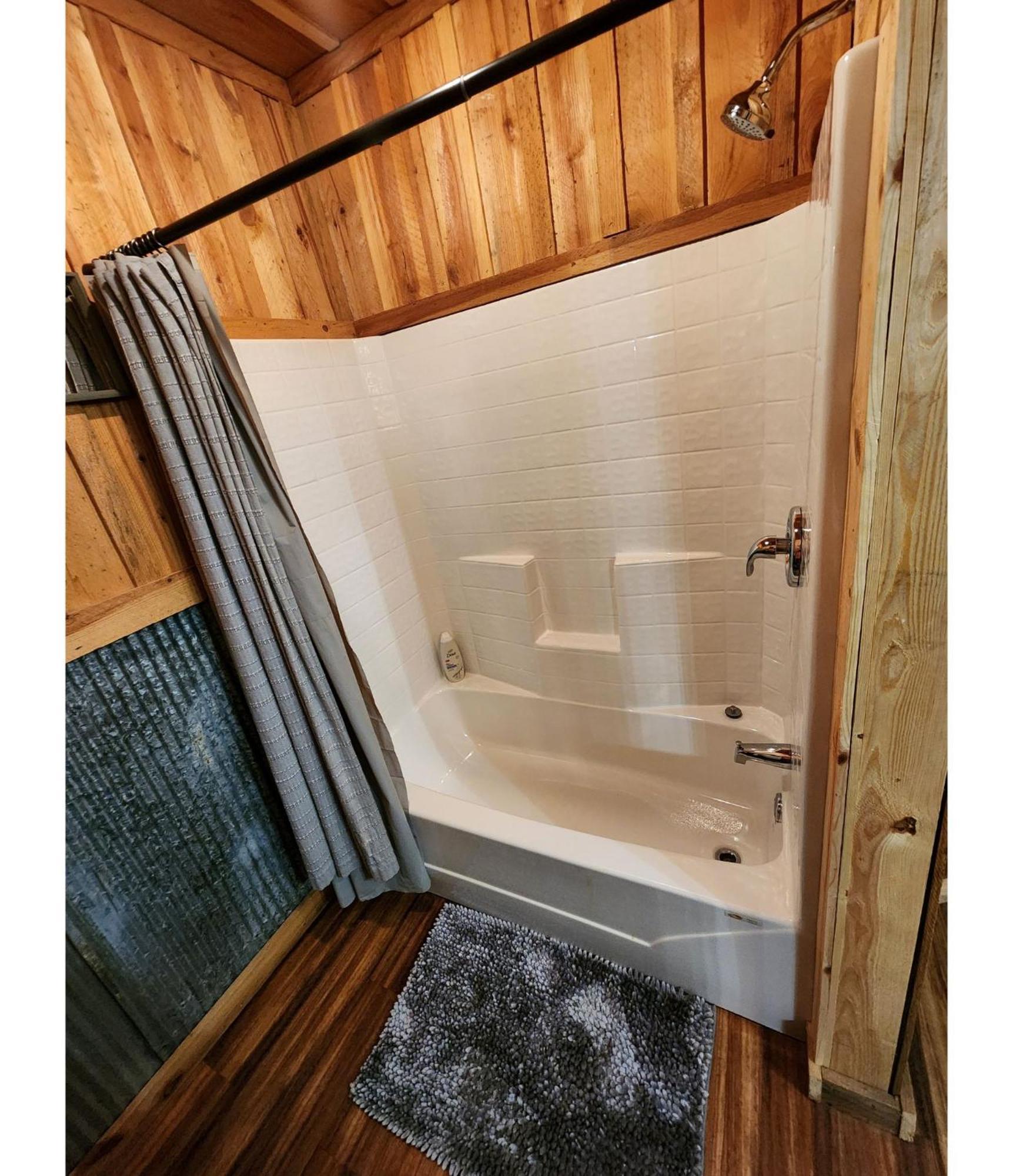 Unique Country Cabin Meets Farmhouse Modern!!! Mena エクステリア 写真