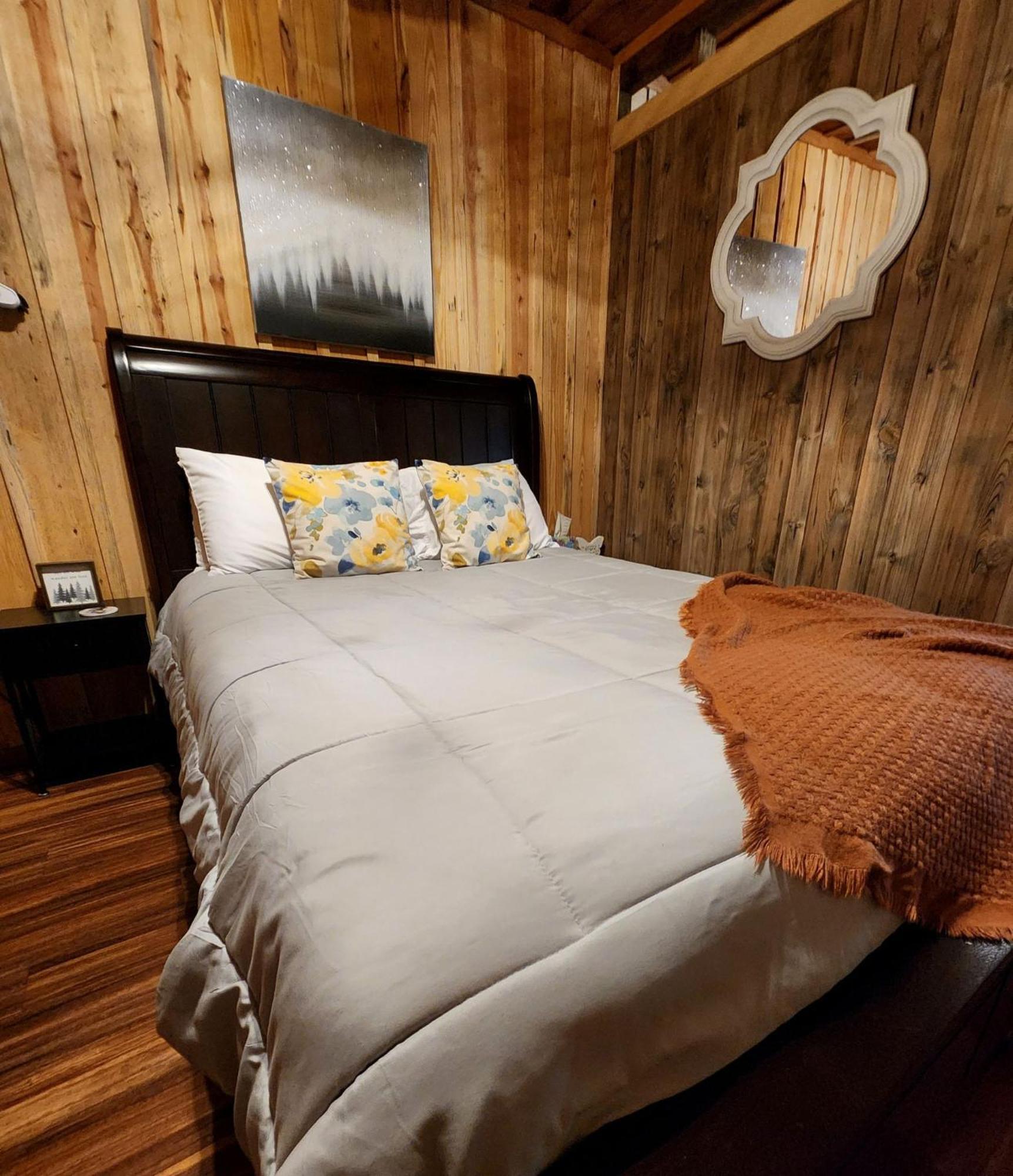Unique Country Cabin Meets Farmhouse Modern!!! Mena エクステリア 写真