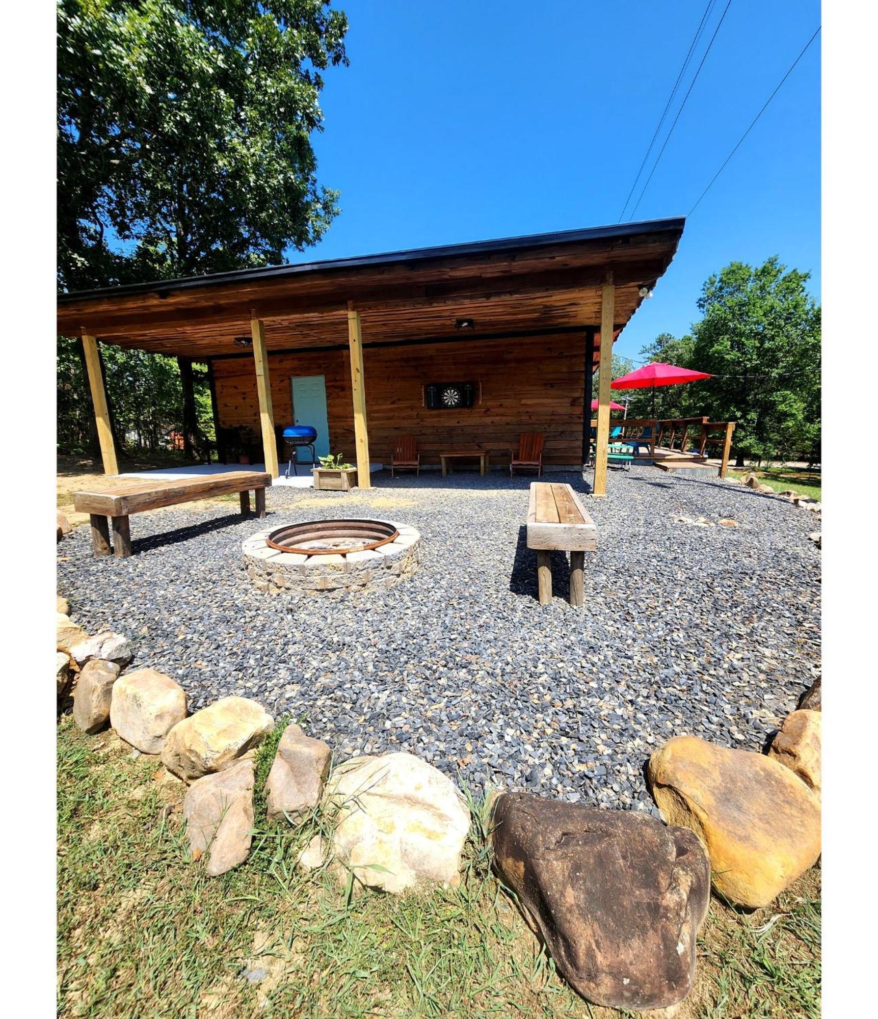 Unique Country Cabin Meets Farmhouse Modern!!! Mena エクステリア 写真