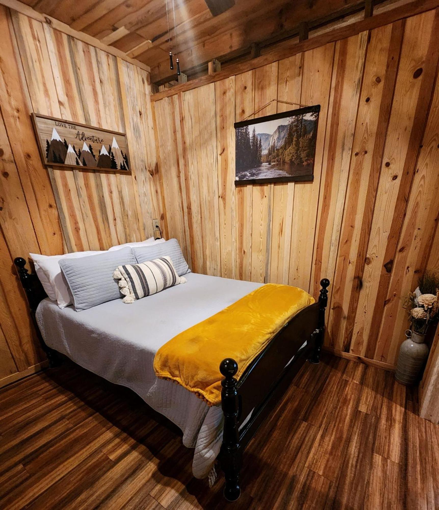 Unique Country Cabin Meets Farmhouse Modern!!! Mena エクステリア 写真