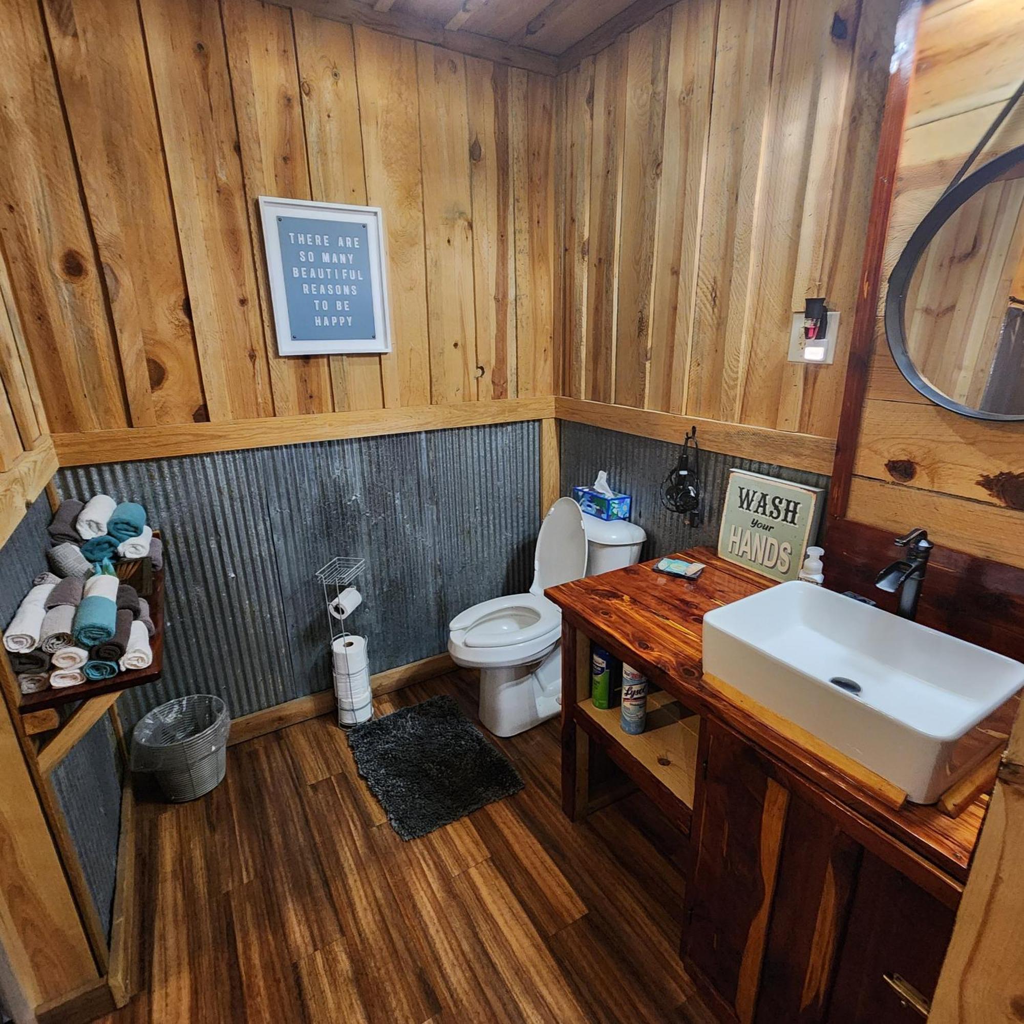 Unique Country Cabin Meets Farmhouse Modern!!! Mena エクステリア 写真