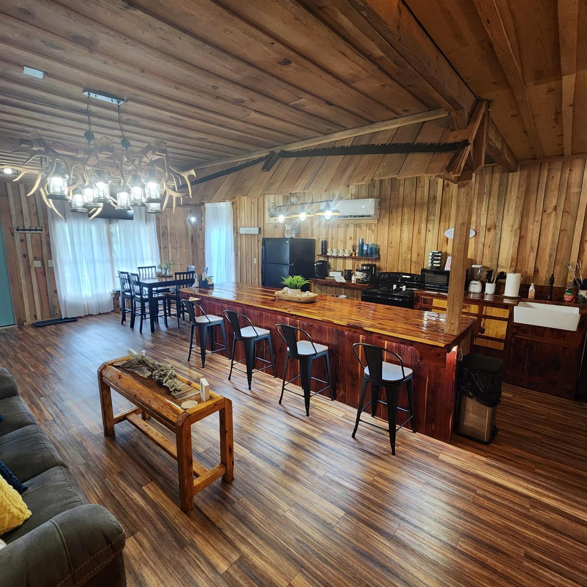 Unique Country Cabin Meets Farmhouse Modern!!! Mena エクステリア 写真