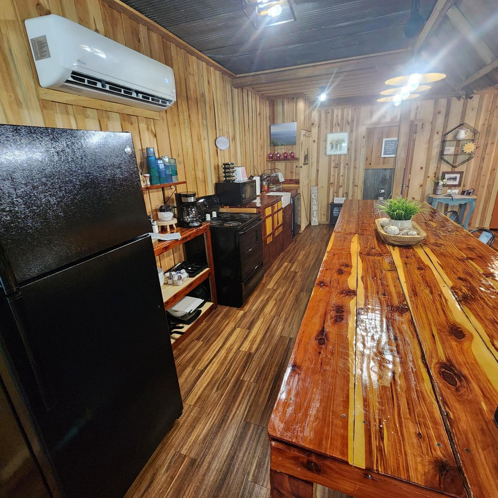 Unique Country Cabin Meets Farmhouse Modern!!! Mena エクステリア 写真