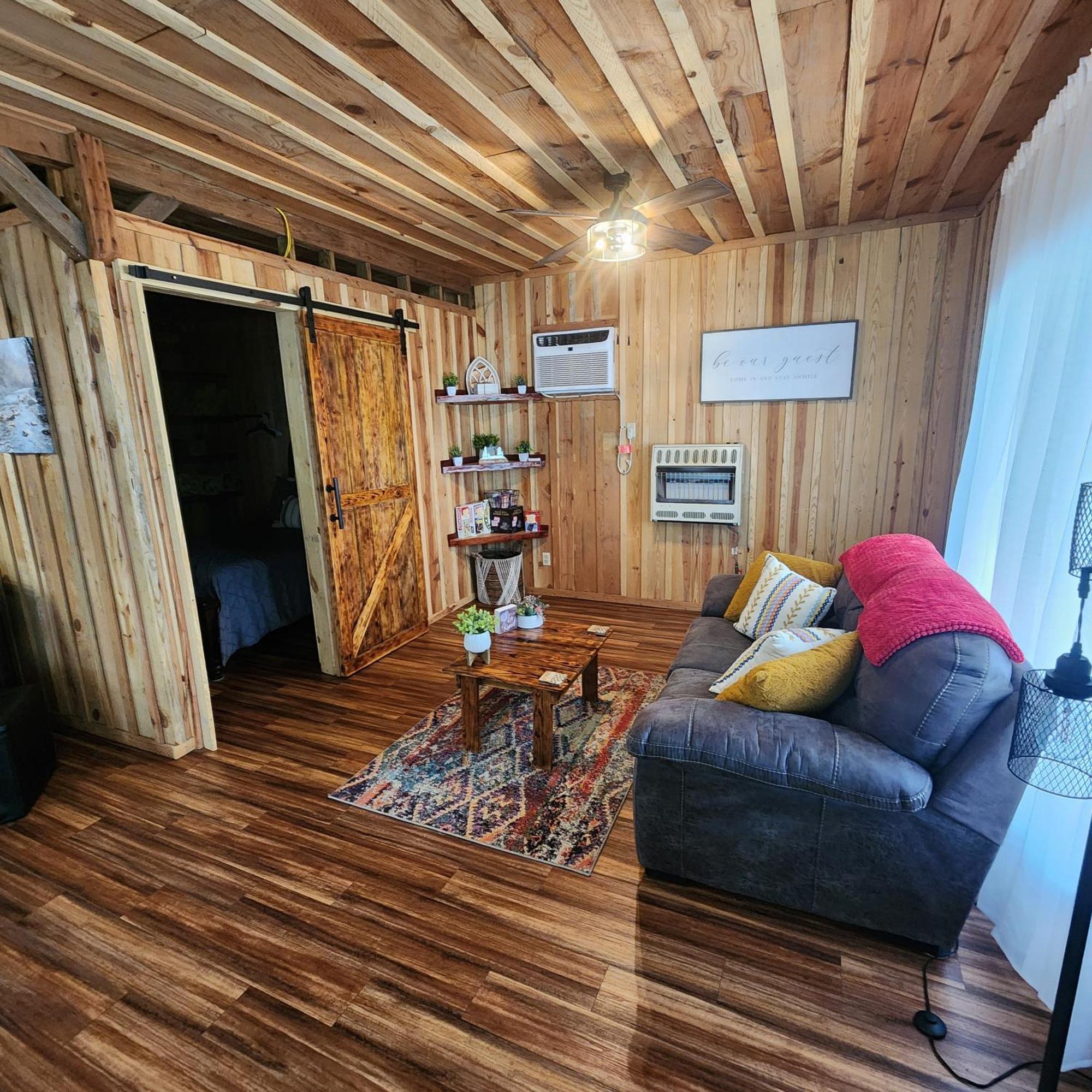 Unique Country Cabin Meets Farmhouse Modern!!! Mena エクステリア 写真