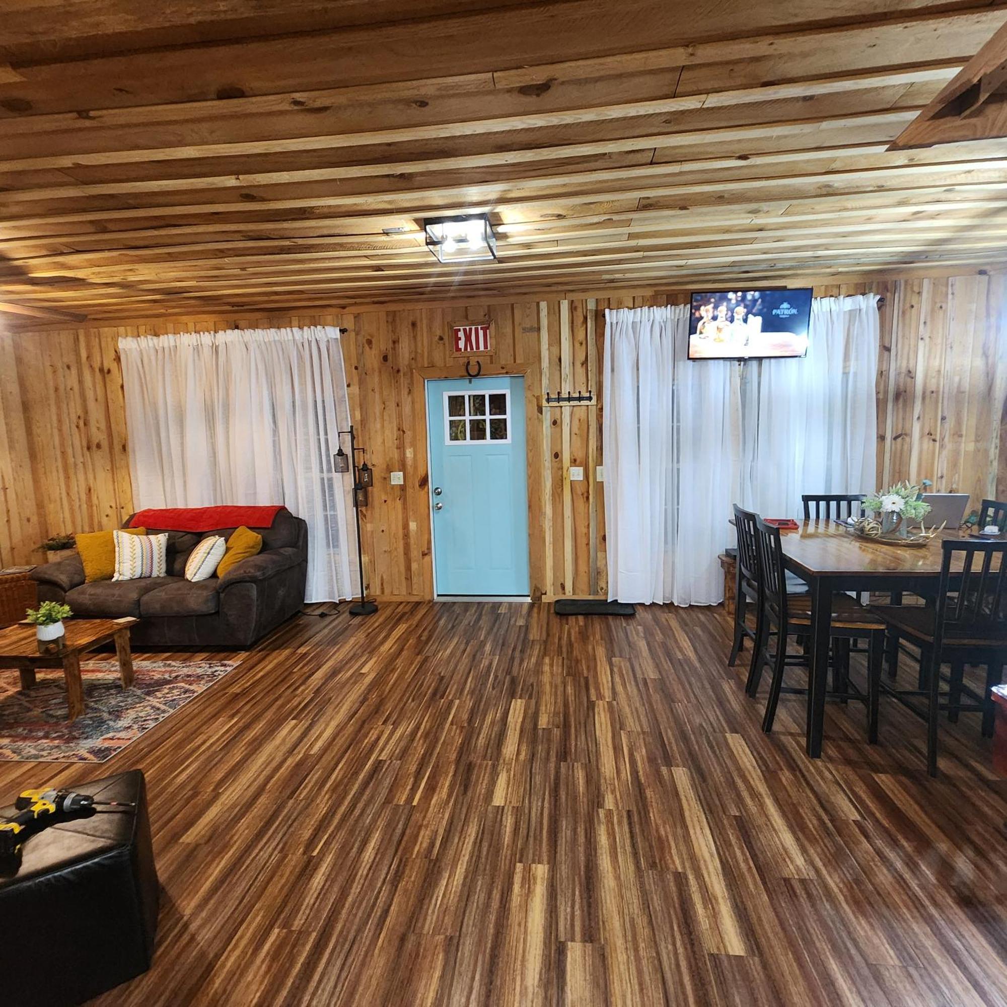 Unique Country Cabin Meets Farmhouse Modern!!! Mena エクステリア 写真